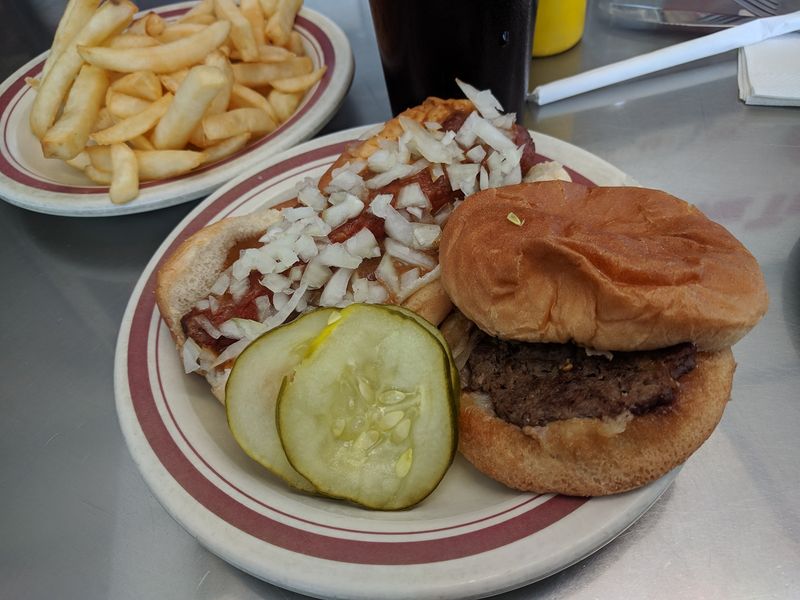 This Detroit Burger Joint Serves Slider Burgers Locals Say Haven’t Changed In Decades 7 The Slider Everyone Drives For