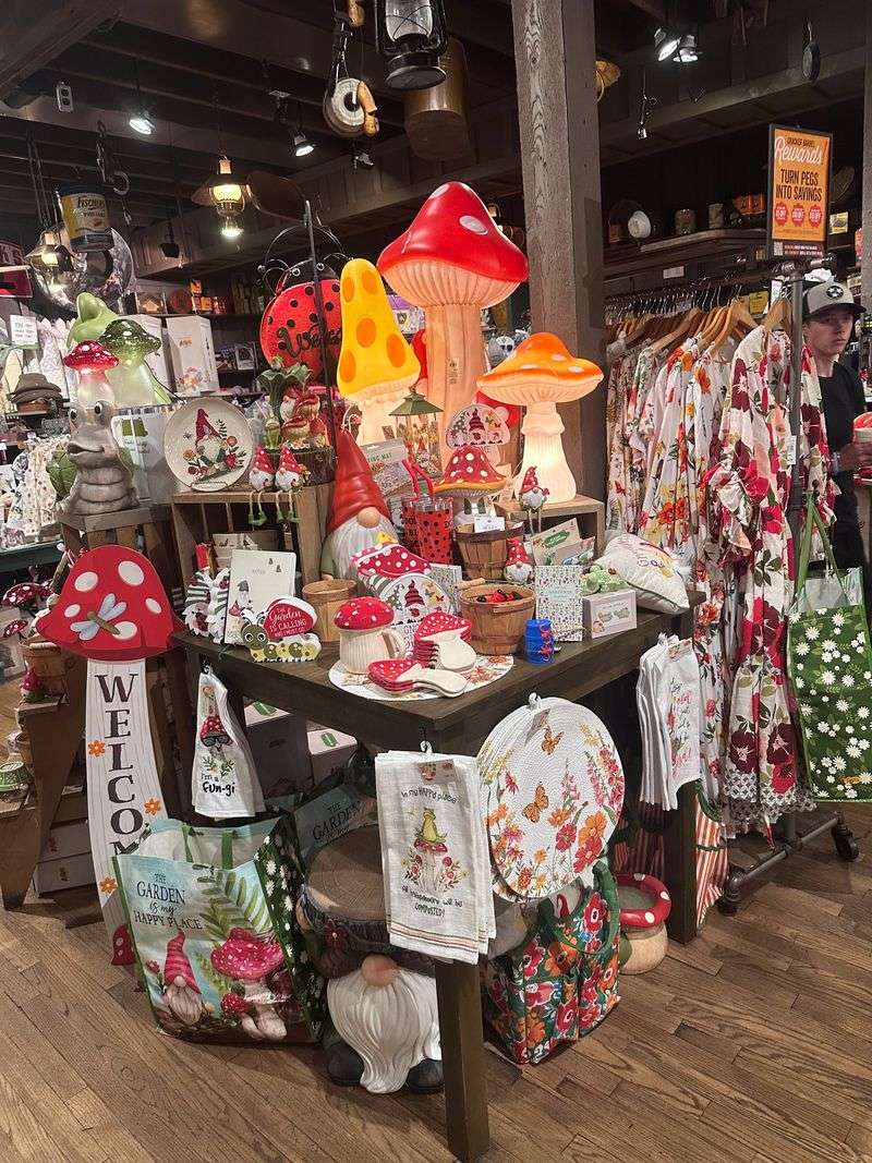 14 Kentucky Breakfast Counters Serving Biscuits And Gravy That Still Taste Like Home 19 Cracker Barrel Old Country Store - Lebanon, Tennessee