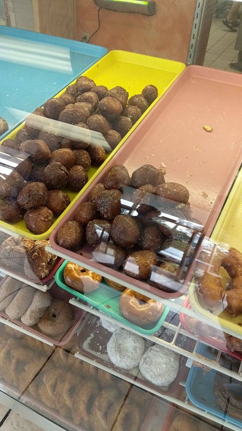 23 Small-Town Bakeries Across America Selling Cinnamon-Sugar Doughnuts That Vanish by Mid-Morning 16 Gibson's Donuts - Memphis, Tennessee