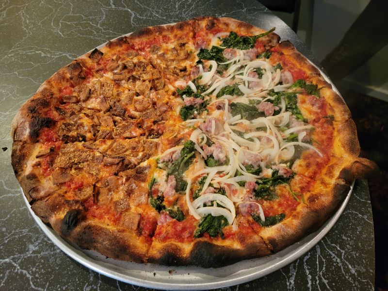 Mike's Apizza & Restaurant - West Haven, Connecticut