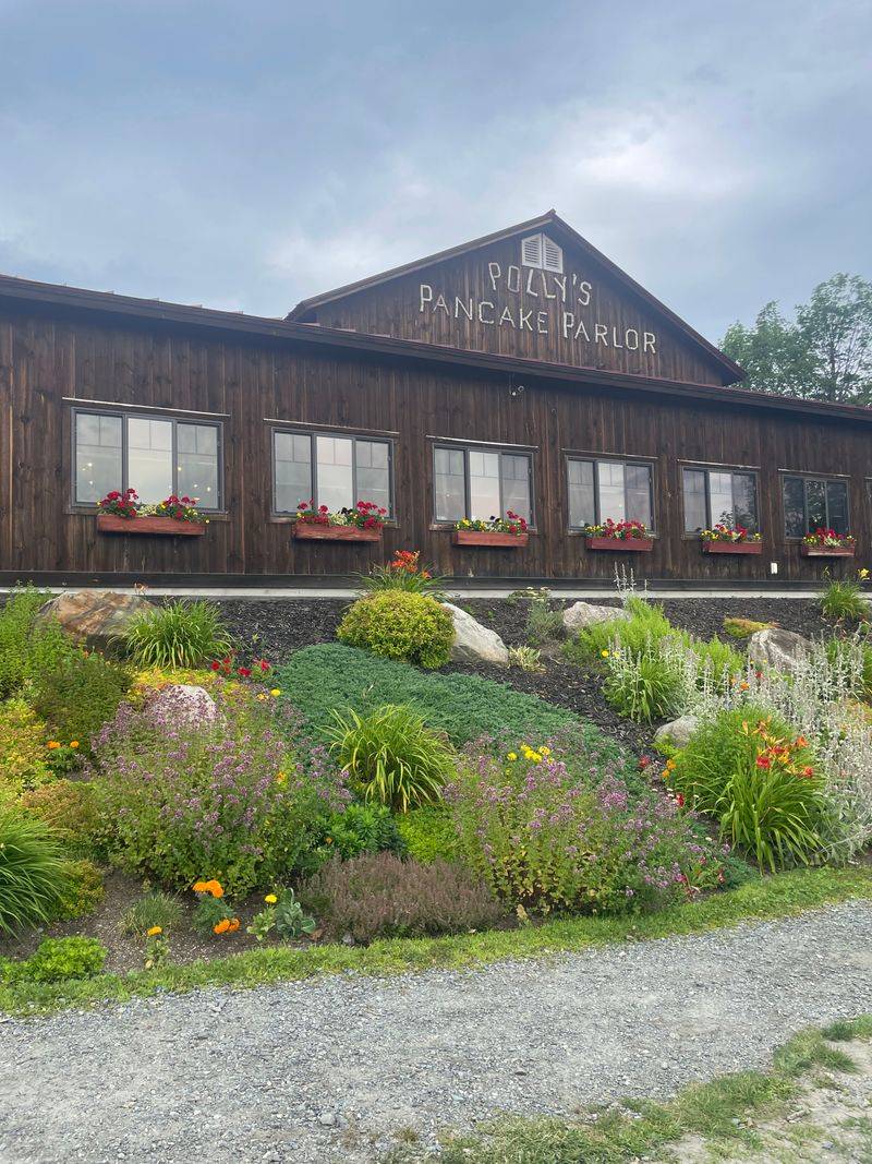 I Spent a Long Weekend Chasing 20 Small-Town Brunch Spots (6 Were Shockingly Affordable and Amazing) 24 Polly’s Pancake Parlor – Sugar Hill, New Hampshire