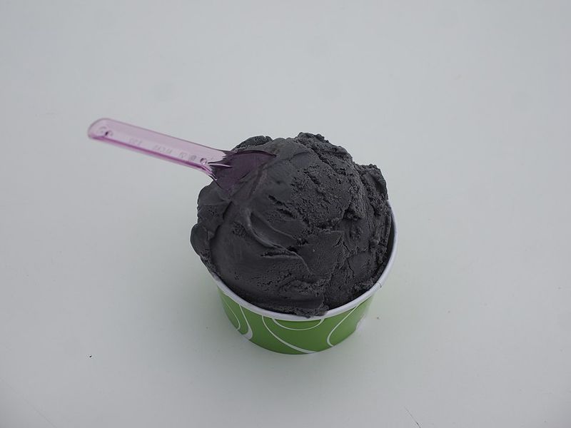 15 Trendy Foods That Look Great Online But Disappoint in Real Life 7 Charcoal ice cream