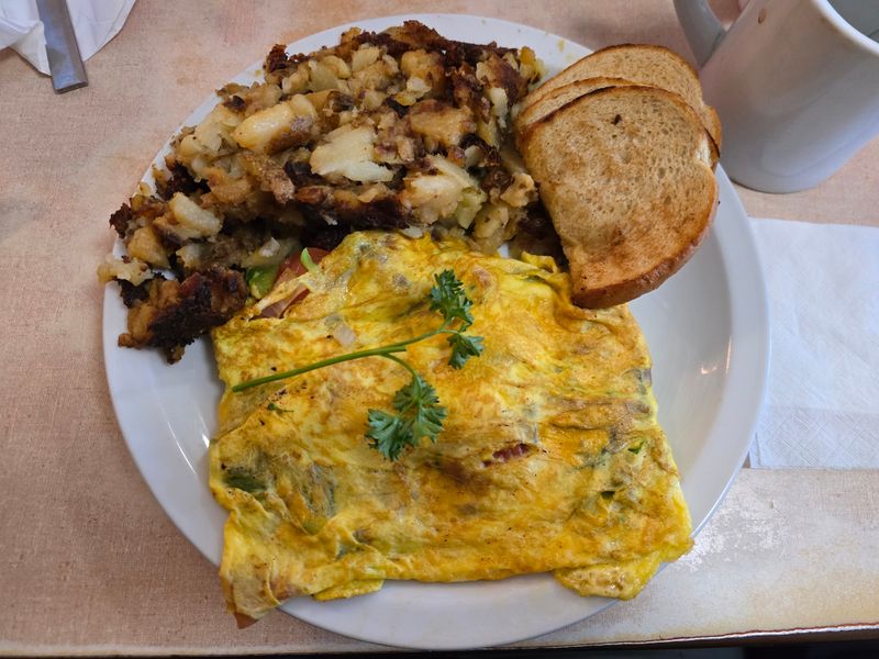 This Wisconsin Game-Day Diner Serves Scramblers And Pancakes So Big Locals Skip Lunch After Breakfast 9 What Are Yanks Anyway