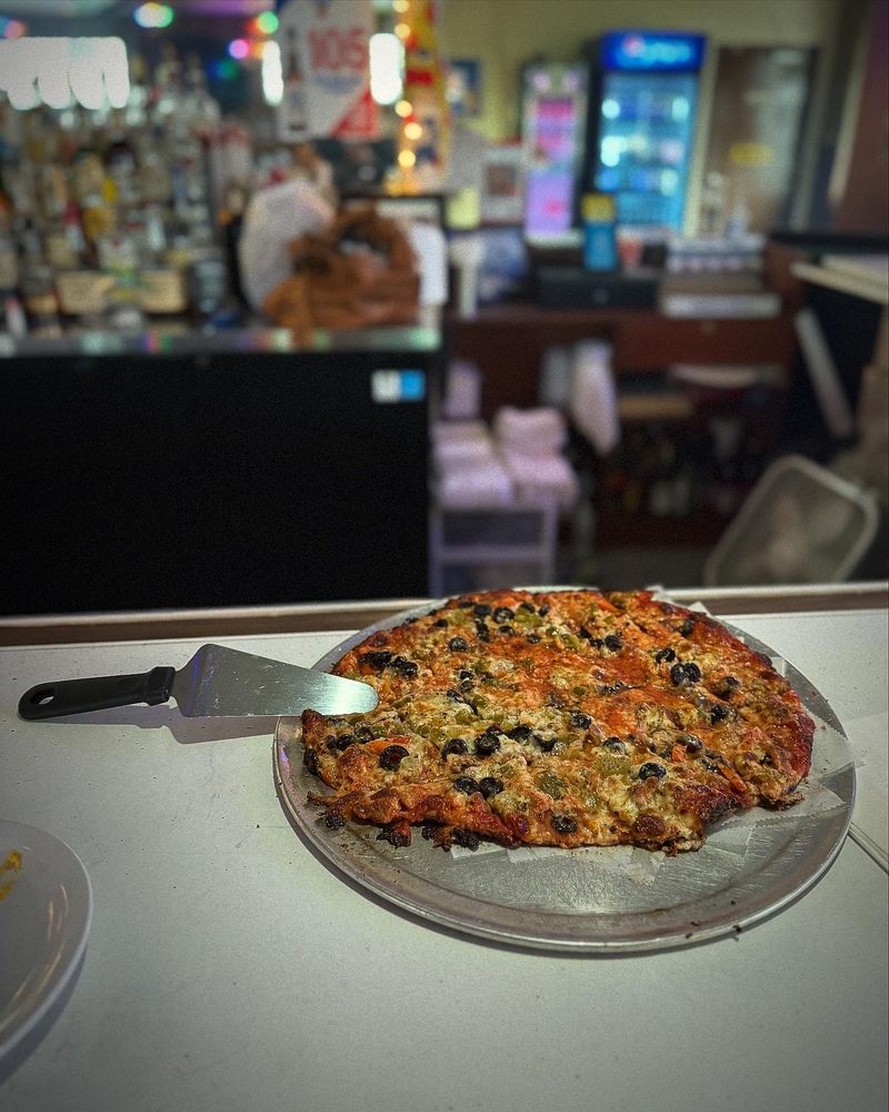 This Chicago Pizza Spot Serves Thin Crust Pizza Locals Say Is The Real Deal 23 Italian Beef Cameo