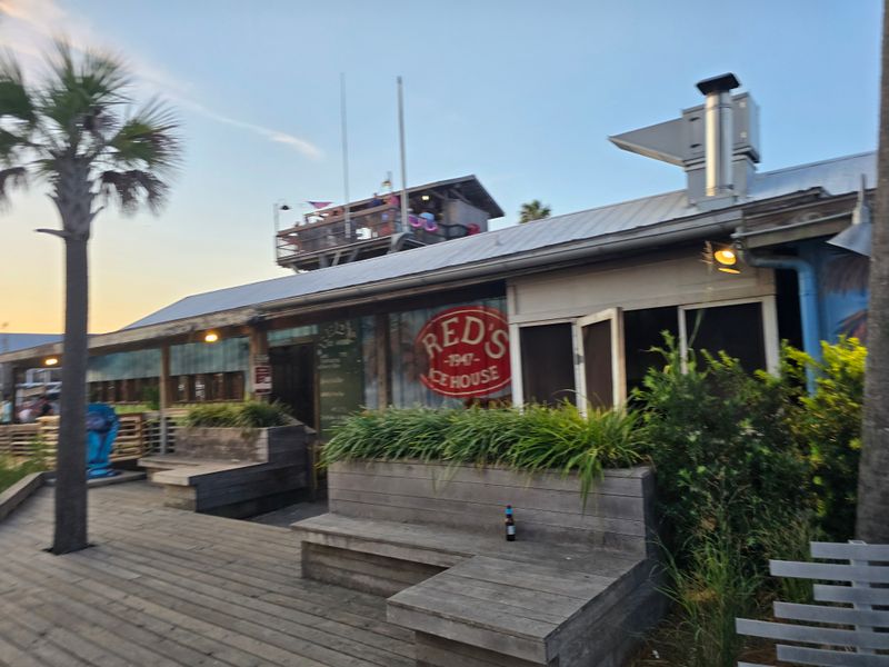 Red's Ice House - Mt Pleasant, South Carolina