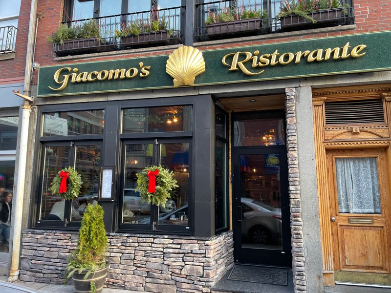 17 Old-School Italian Restaurants Where the Decor Hasn’t Changed in Decades 14 Giacomo’s Ristorante — Boston, Massachusetts