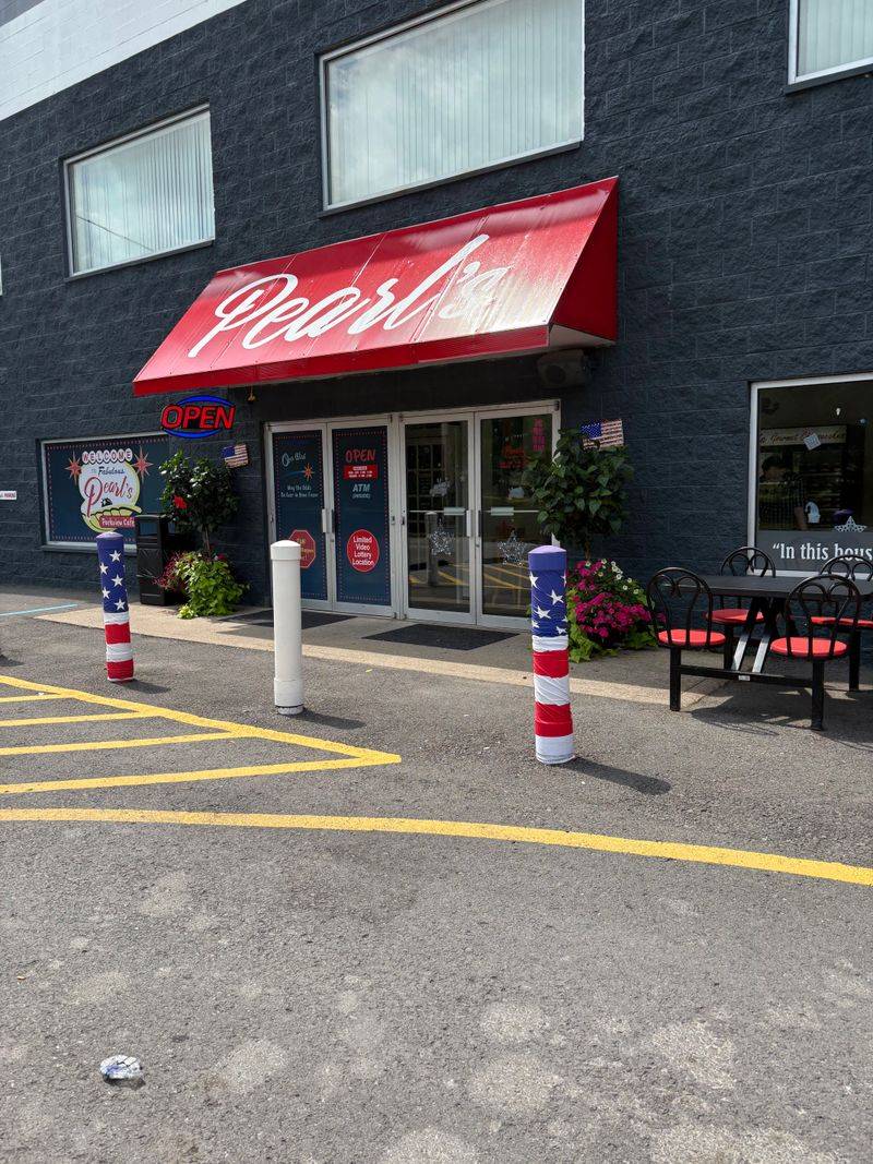 Pearl's Parkview Cafe - Clarksburg, West Virginia