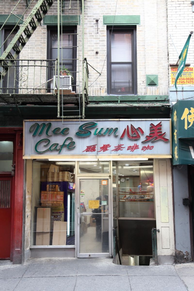 16 New York Neighborhood Chinese Spots Locals Rely On For Takeout Night After Night 10 Mee Sum Cafe - New York, New York