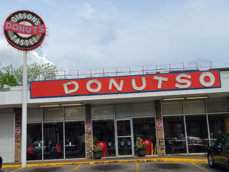 23 Classic American Bakeries Still Making Donuts the Way Grandpa Remembered 8 Gibson's Donuts