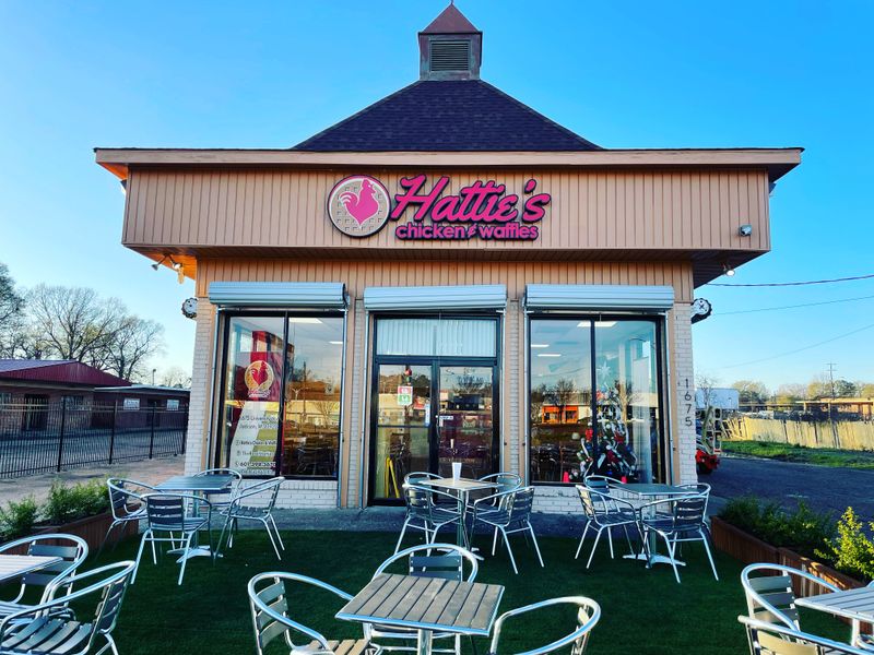 10 Mississippi Fried Chicken Houses Where The Crunch Says Everything 15 Hattie's Chicken and Waffles, LLC – Jackson, MS