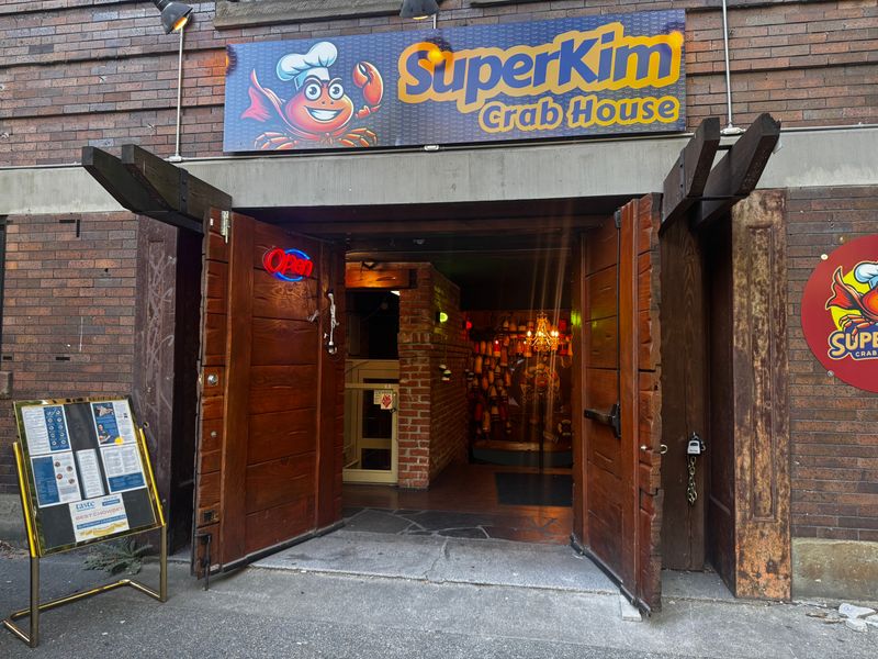 11 Washington Seafood Buffets Where Salmon, Clams, And Crab Keep Plates Overflowing 13 Superkim Crab House x Chicken House - Seattle, Washington