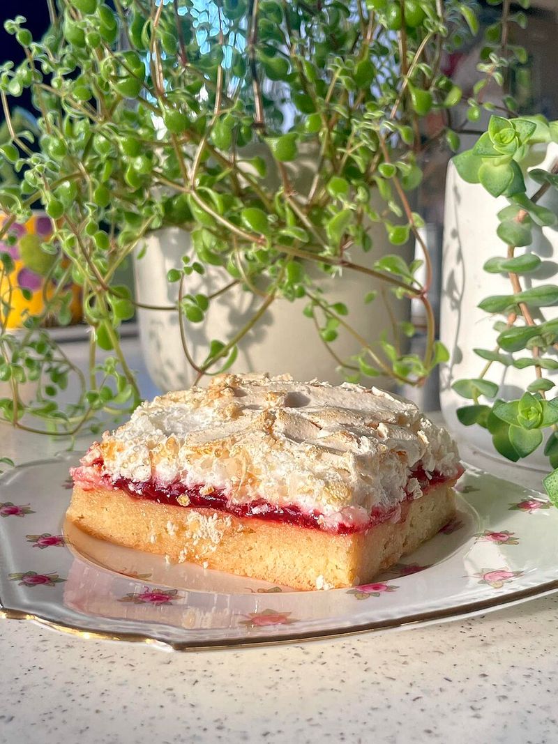 Simple Jam Sponge Cake