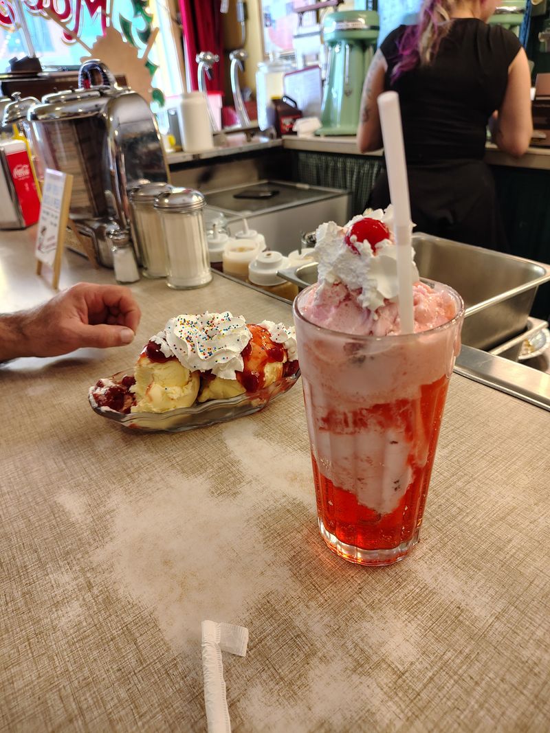 This Phoenix Drive-In Still Spins Shakes Locals Say Taste Exactly Like Their Childhood 13 Root Beer Floats For Desert Days