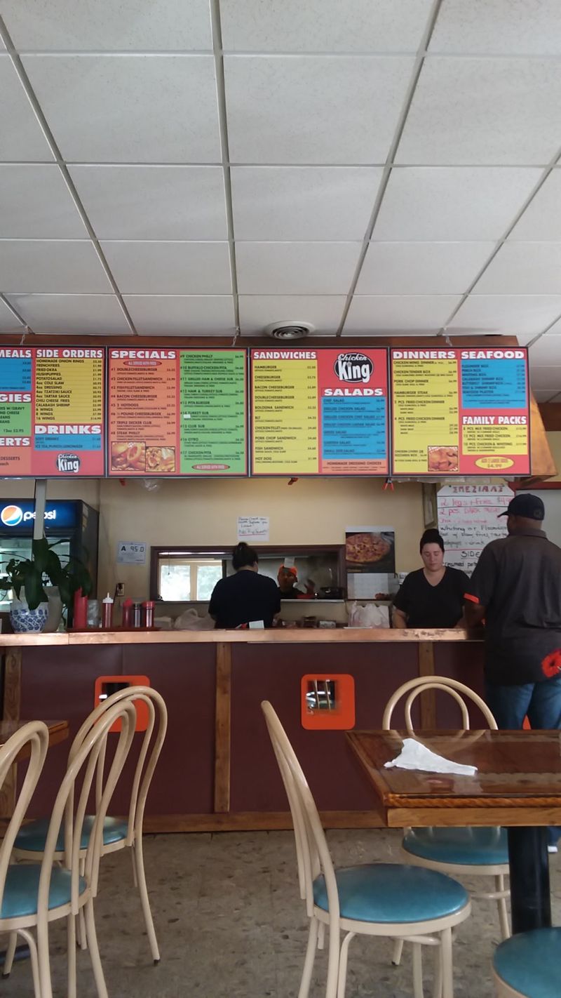 This North Carolina Fried Chicken Shack Serves Plates Locals Call “Sunday-Level Good” 19 Friendly Counter Crew