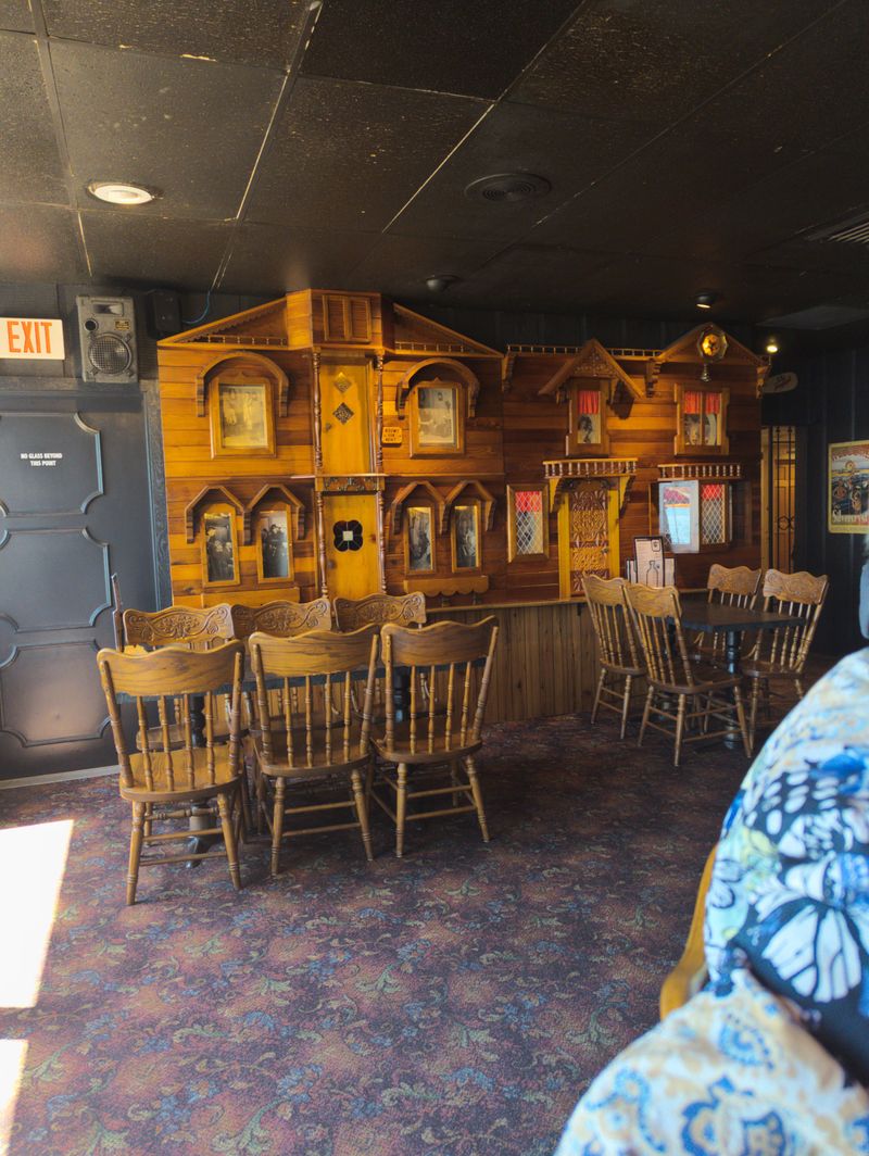 Lakeside Lodge Atmosphere