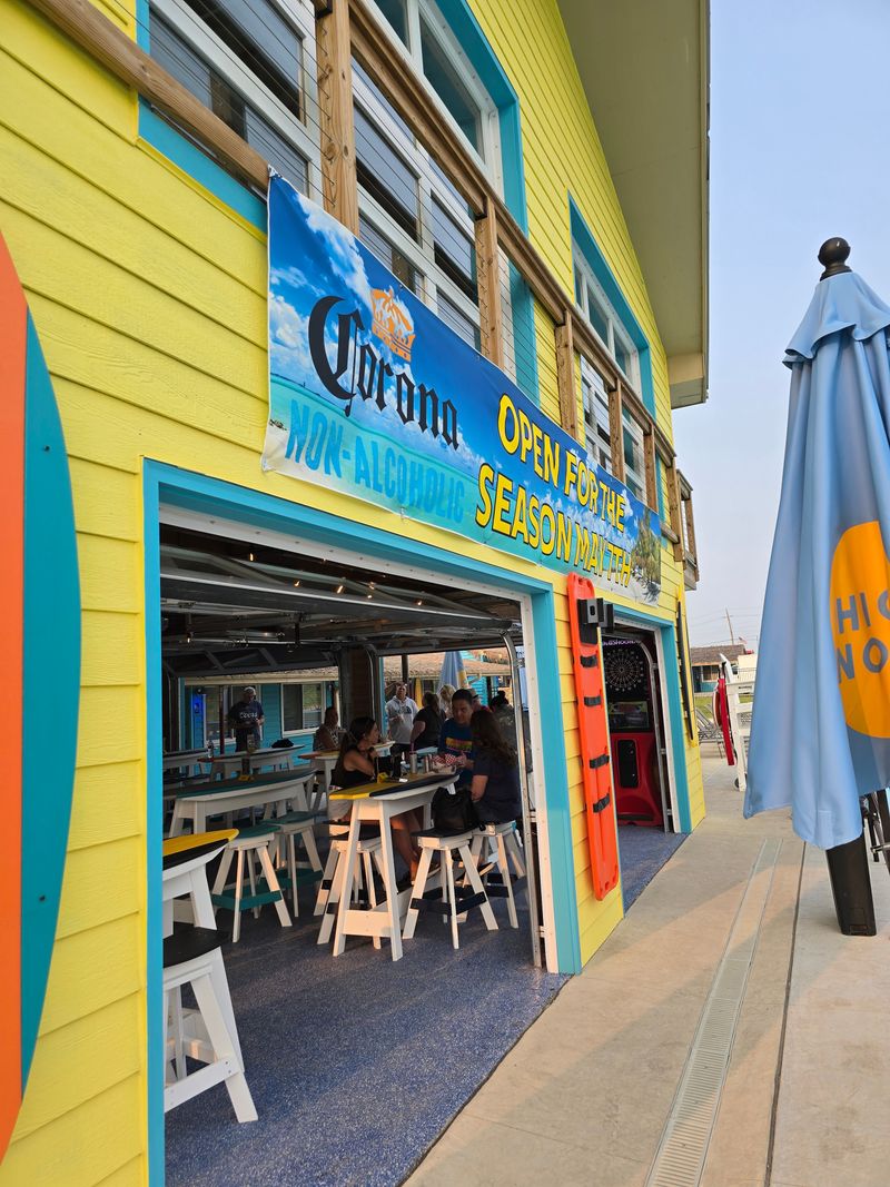 Broadway Beach House - Des Moines, Iowa