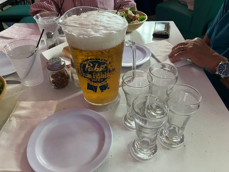 This Chicago Pizza Spot Serves Thin Crust Pizza Locals Say Is The Real Deal 24 Salad For Balance