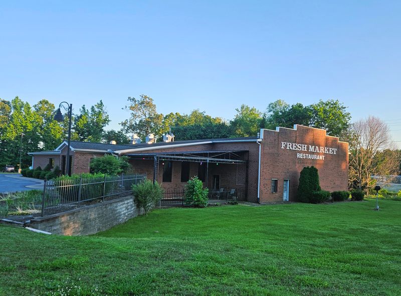 11 Tennessee Catfish Houses Serving Golden Fillets Locals Plan Fridays Around 14 Fresh Market Restaurant - Paris, TN