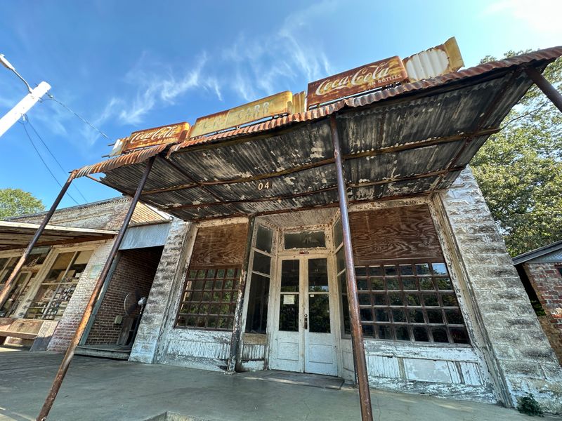 9 Mississippi Catfish Houses Where Crispy Fillets Rule the Menu 8 Taylor Grocery - Taylor, Mississippi