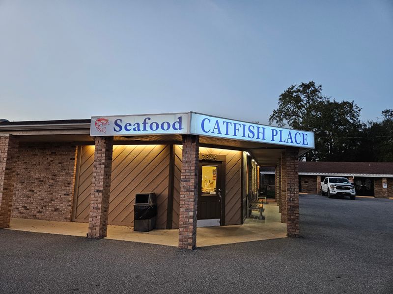 13 Catfish Houses Across America Where Friday Nights Still Feel Like Tradition 16 The Catfish Place – St. Cloud, FL
