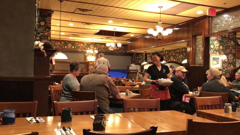 This Minnesota Pancake House Flips Cakes Bigger Than The Plate 15 Navigating The Weekend Rush
