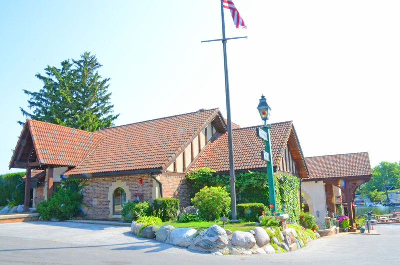 12 Wisconsin Fish Fry Halls Where Friday Nights Still Feel Like A Tradition 15 Weissgerber's Golden Mast Inn - Okauchee Lake, Wisconsin