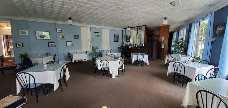 This Ohio Riverfront Bistro Serves Lobster Mac ’N’ Cheese Locals Say Is Worth The Drive To The Riverfront 7 Historic Federal Style Dining Room