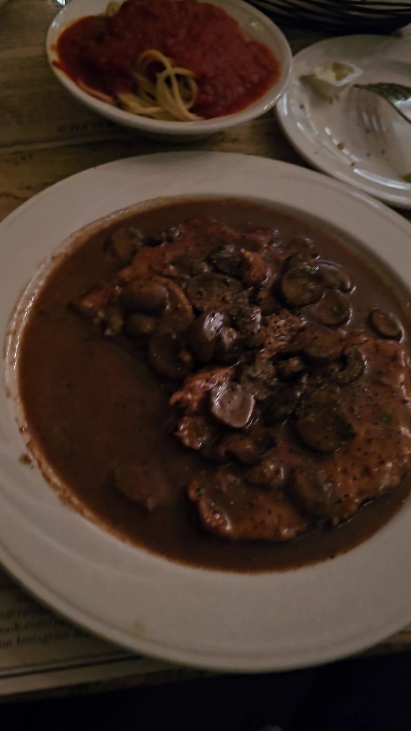 This Philadelphia Italian Restaurant Serves Red-Sauce Classics Locals Say Never Go Out Of Style 21 The Soundtrack Of Plates And Laughter