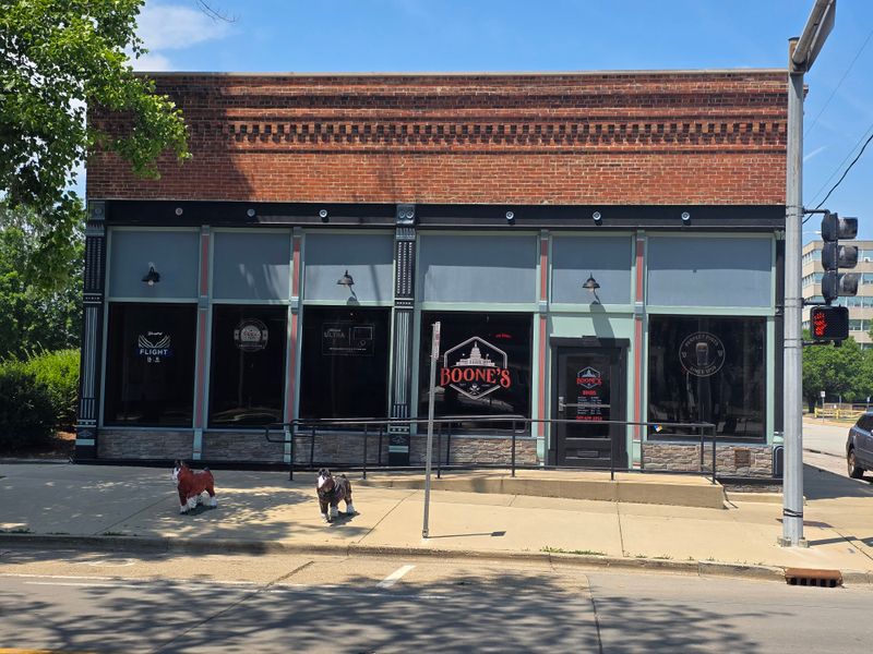 9 Hidden Illinois Diners Where Blue Plate Specials Still Arrive Piled High 9 Boone's - Springfield, Illinois