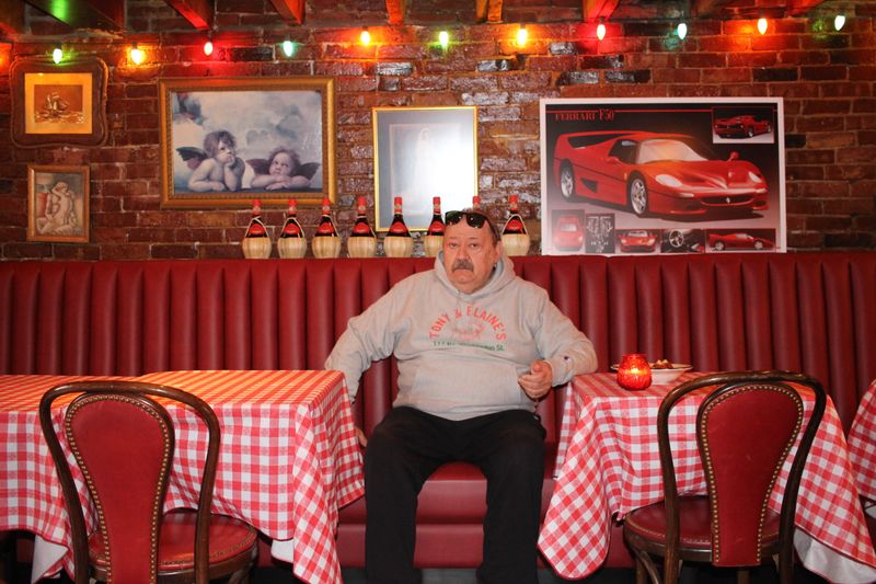 17 Old-School Italian Restaurants Where the Decor Hasn’t Changed in Decades 7 Old Tony’s — Boston, Massachusetts