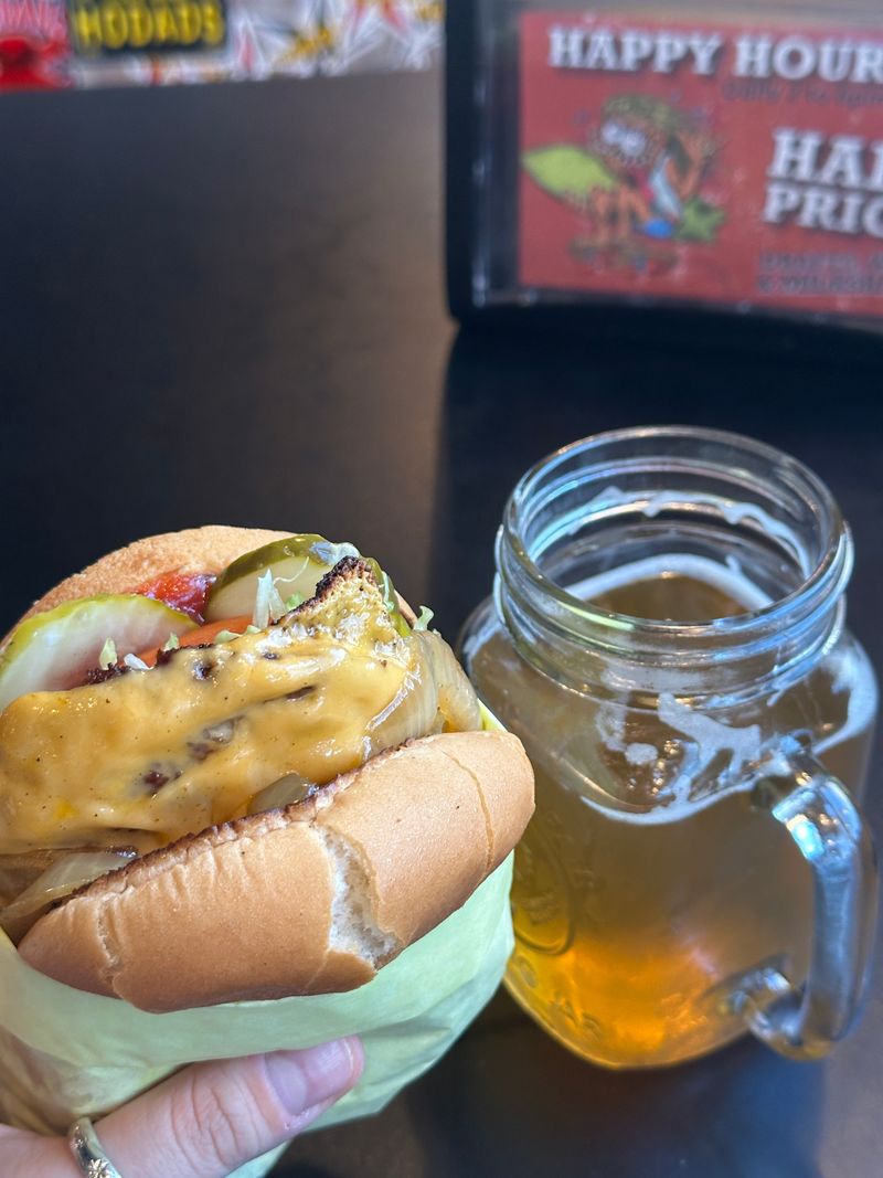 I Traveled Across America to Try 21 Cheeseburgers With Secret Sauce, and 5 Were Absolutely Next-Level 22 Hodad's Downtown - San Diego, California