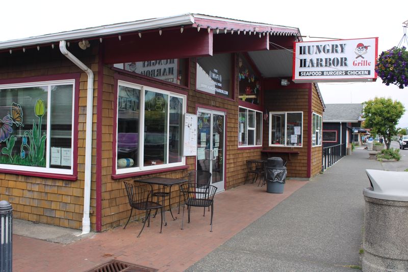 8 Washington Coastal Cafés Serving Cod Sandwiches That Taste Like Sea Air and Sunshine 11 Hungry Harbor Grille - Long Beach, Washington
