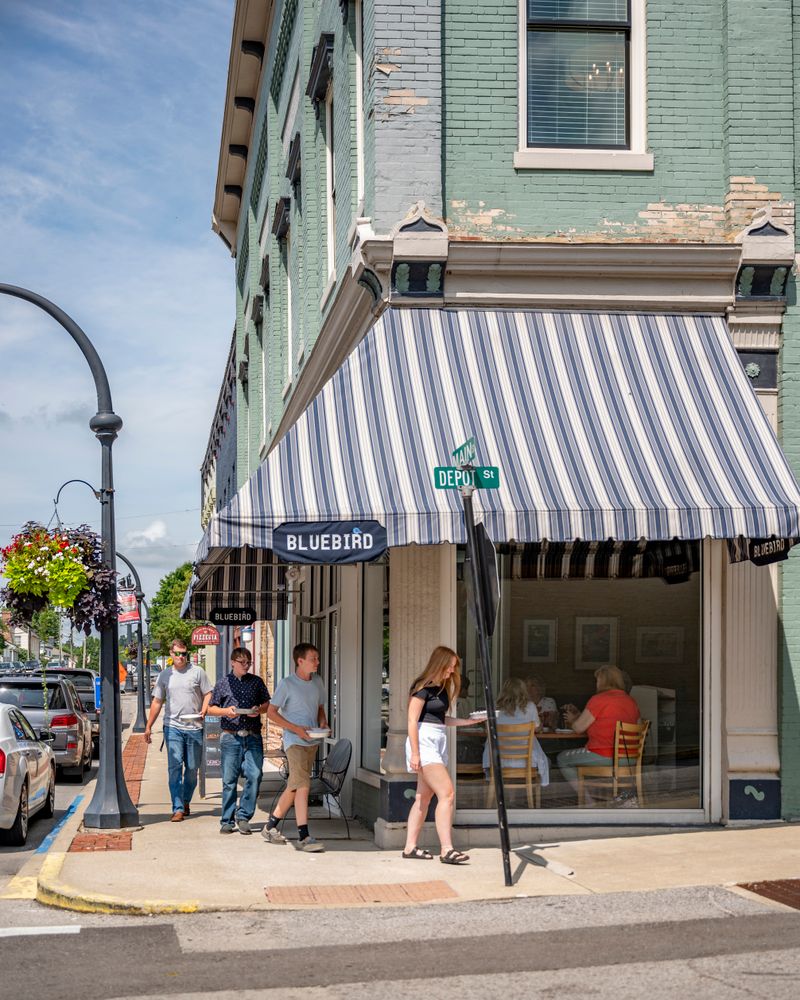 14 Biscuit Windows Across America People Call Their Morning Lifesavers 11 Bluebird Café – Stanford, KY