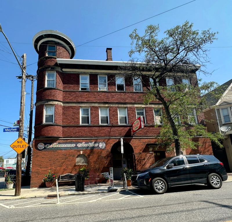 14 Red-Sauce Joints Across America Where the Same Families Still Fill the Dining Room 9 Mama Santa's - Cleveland, Ohio