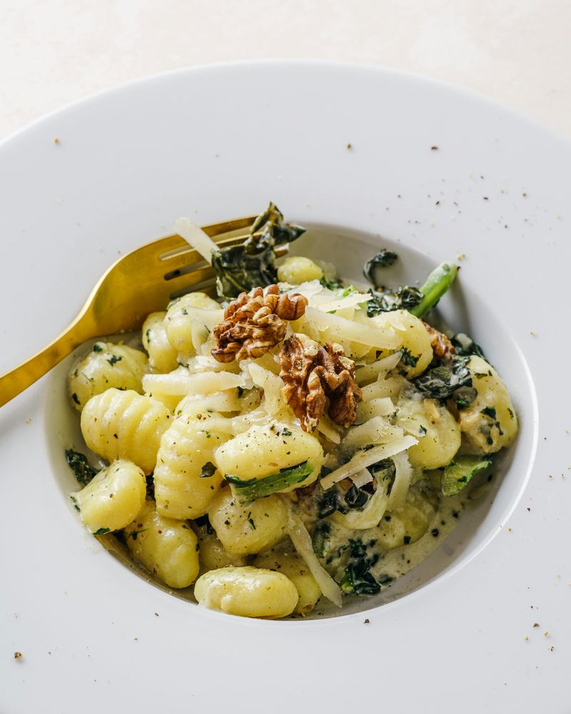 From Fresh Italian Classics to Indulgent Desserts – The Ultimate Comfort-Food Feast You’ll Want to Try Tonight 8 Creamy Walnut Gnocchi Bowl