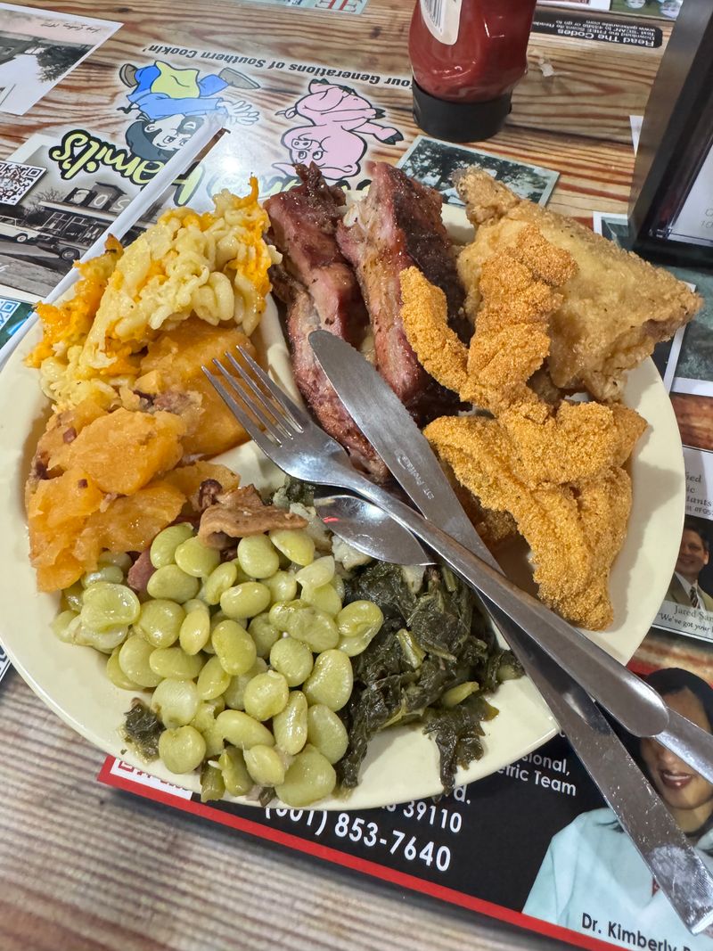 This Mississippi Buffet Serves Southern Comfort Food Locals Say Is Worth Loosening The Belt 8 Why This Bird Beats The Rest