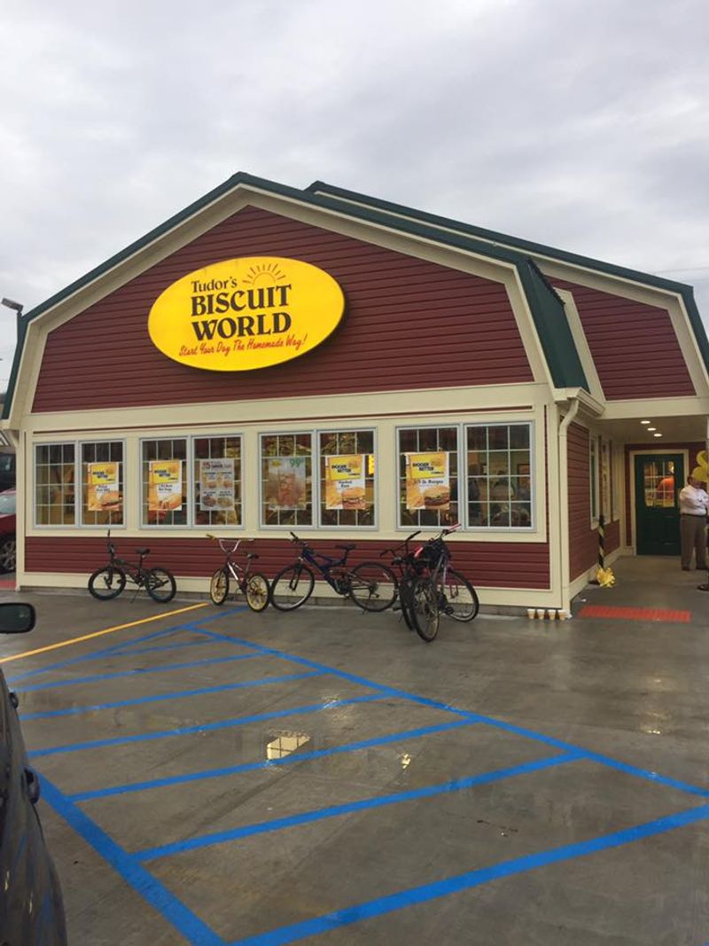 14 Kentucky Biscuit Windows Locals Call Their Morning Salvation 16 Tudor’s Biscuit World – Flatwoods, KY