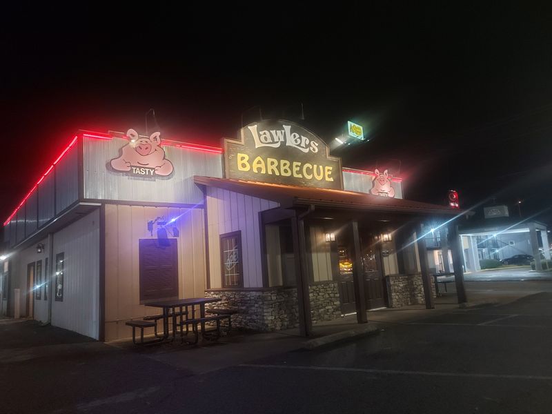 13 Alabama BBQ Buffets Where Smoky Ribs And Banana Pudding Share The Spotlight 9 LawLers Barbecue - Athens, Alabama