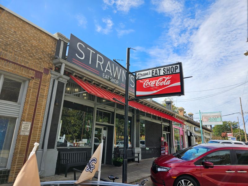 12 Backroad Cafés Around America Where Cold Nights Call for Big Bowls and Even Bigger Biscuits 8 Strawn's Eat Shop - Shreveport, Louisiana