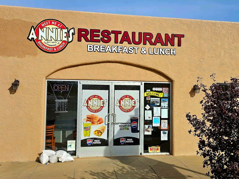 18 Tiny Town Breakfast Nooks Across America Where the Biscuits Never Run Out 5 Annie's - Cottonwood, Arizona