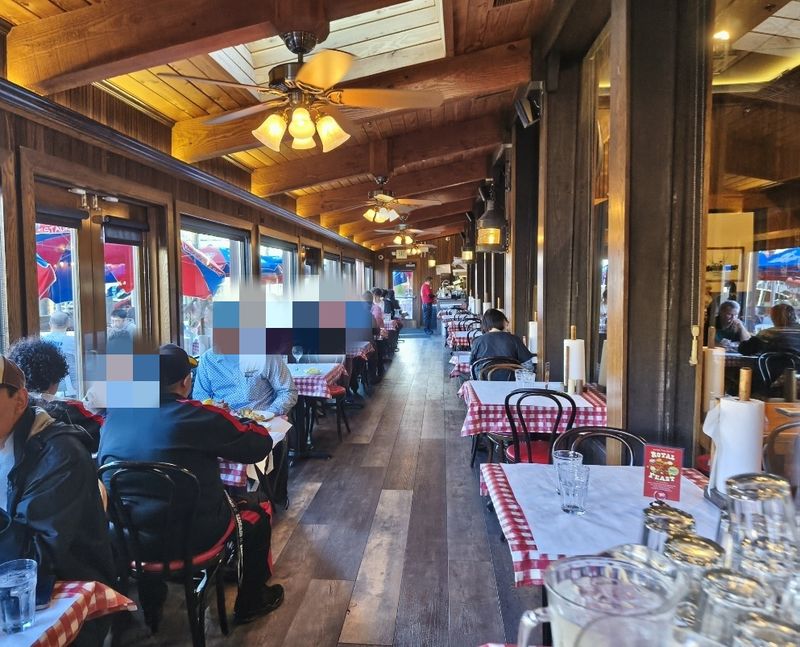 This Washington Waterfront Crab Shack Serves Seafeast Buckets Locals Say Are “Worth Any Detour To The Pier” 10 Timing Your Visit