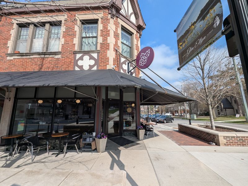 12 Backroad Cafés Around America Where Cold Nights Call for Big Bowls and Even Bigger Biscuits 14 Blackberry Market - Glen Ellyn, Illinois