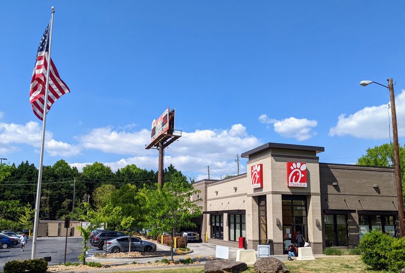 21 Comfort-Food Cafes Across America Where the Mac and Cheese Comes Out Bubbling Hot 17 Chick-fil-A - Atlanta, Georgia