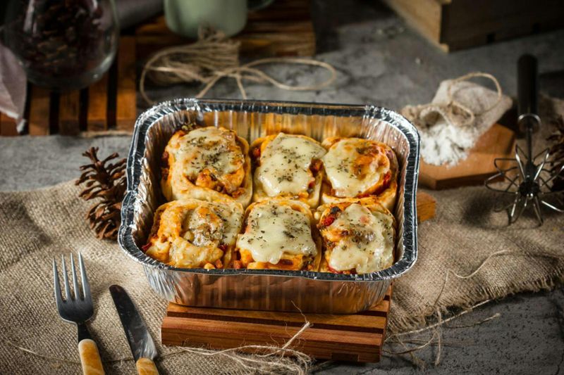 16 “Family Recipes” People Say They Have - But Almost Nobody Makes Anymore 17 Lasagna tray