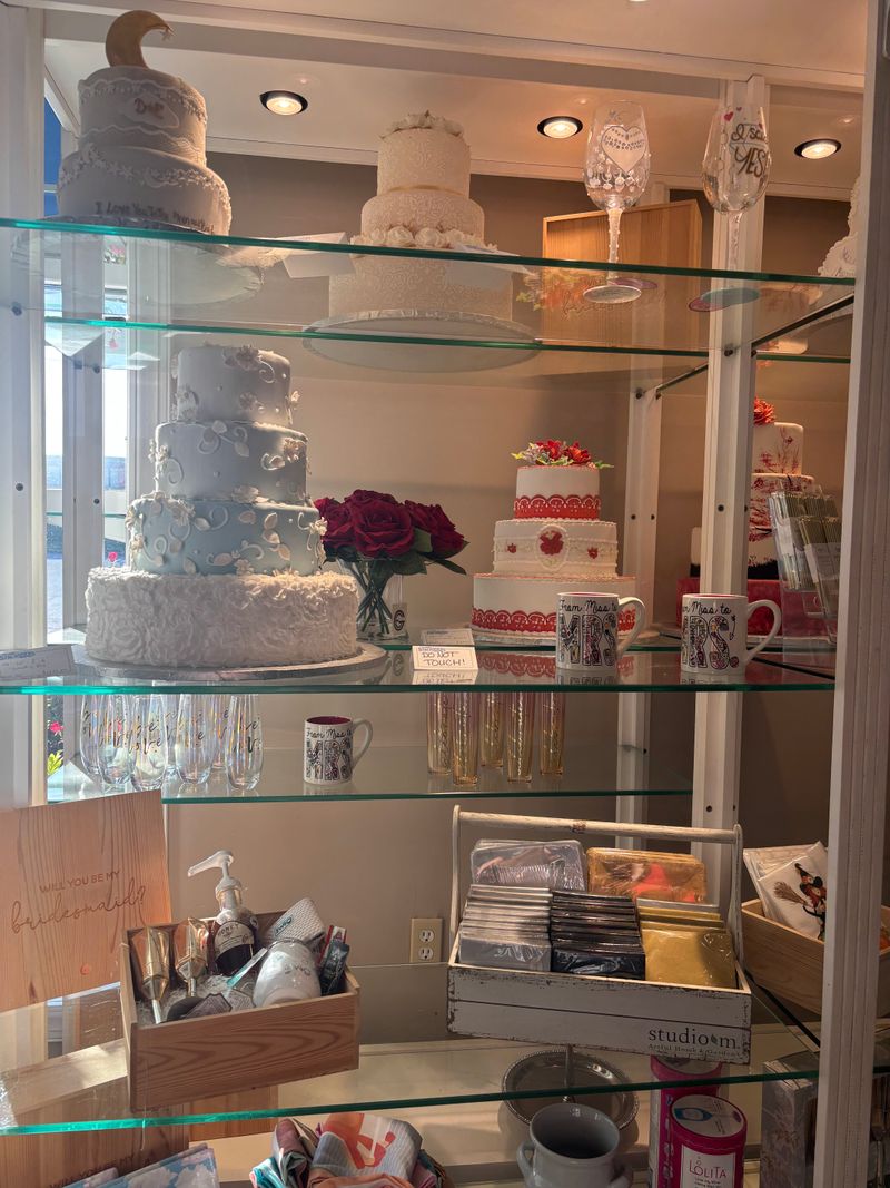 This South Carolina Bakery Café Whips Up Layer Cakes And Cream Pies Locals Say Have Been “Greenville’s Sweet Tooth” Since 1947 12 Custom Wedding Cakes