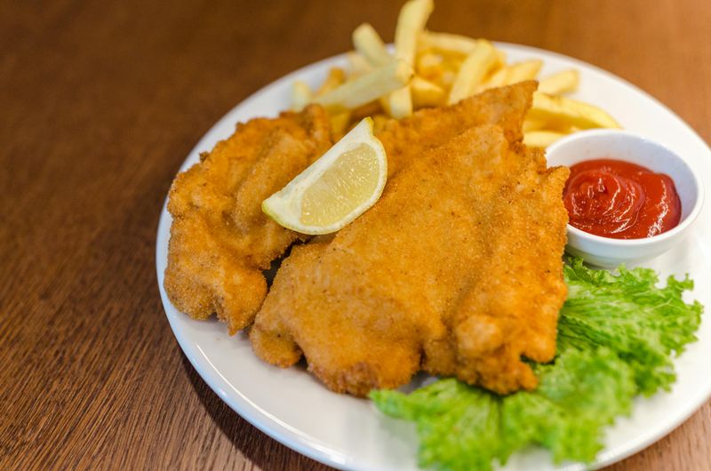 Golden Crispy Fish & Chips Plate