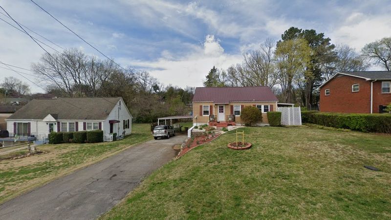 9 Tennessee Hot Dog Stands Keeping Slaw, Mustard, and Chili Exactly As Locals Expect 8 Wiener Wagon - Maryville, Tennessee