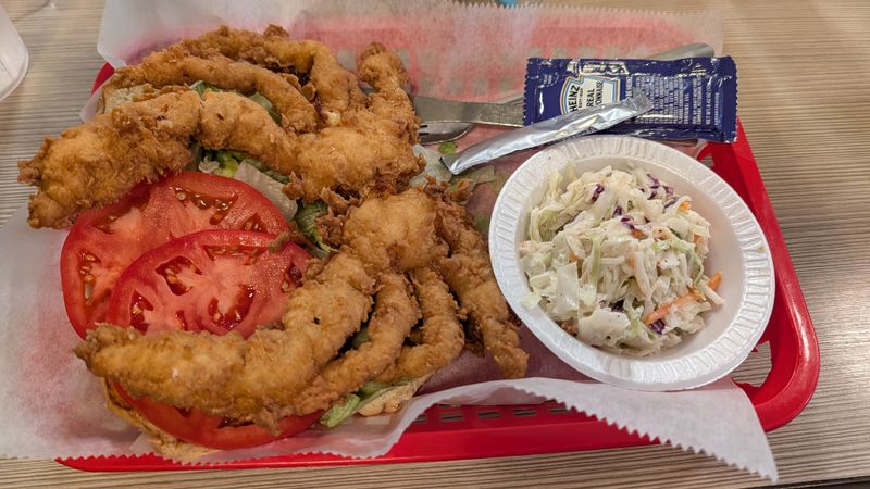 These Alabama Shrimp Baskets Taste Like Gulf Coast Memories 11 Shrimp Po Boy Basket