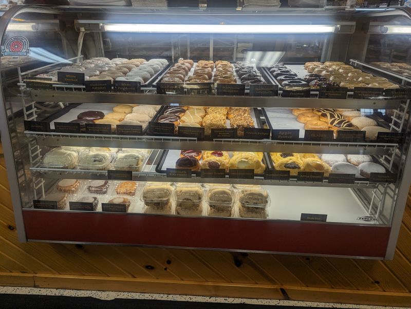 People Cross Indiana Just To Try The Cinnamon Rolls At This Roadside Bakery 2 Signature Cinnamon Roll Experience