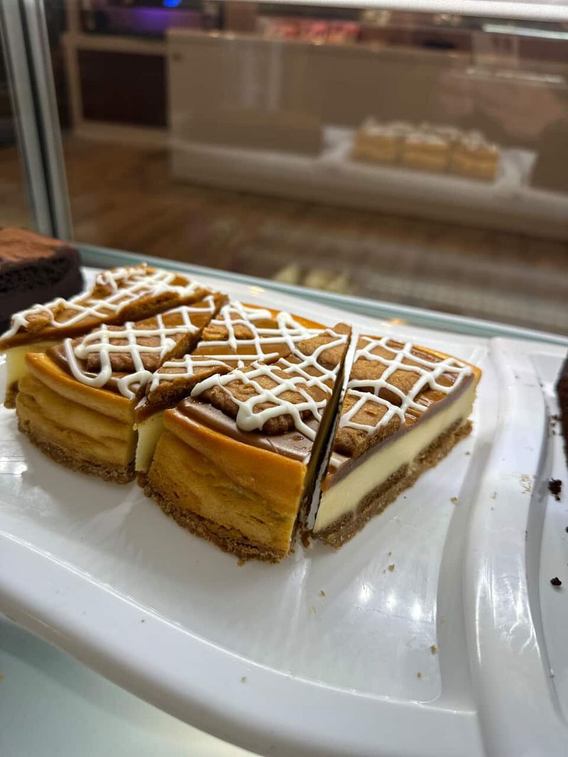 Cookies Crunch Waffle Bowl